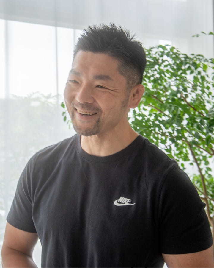 女性専門姿勢改善ボディメイクトレーナー安沢明也の写真