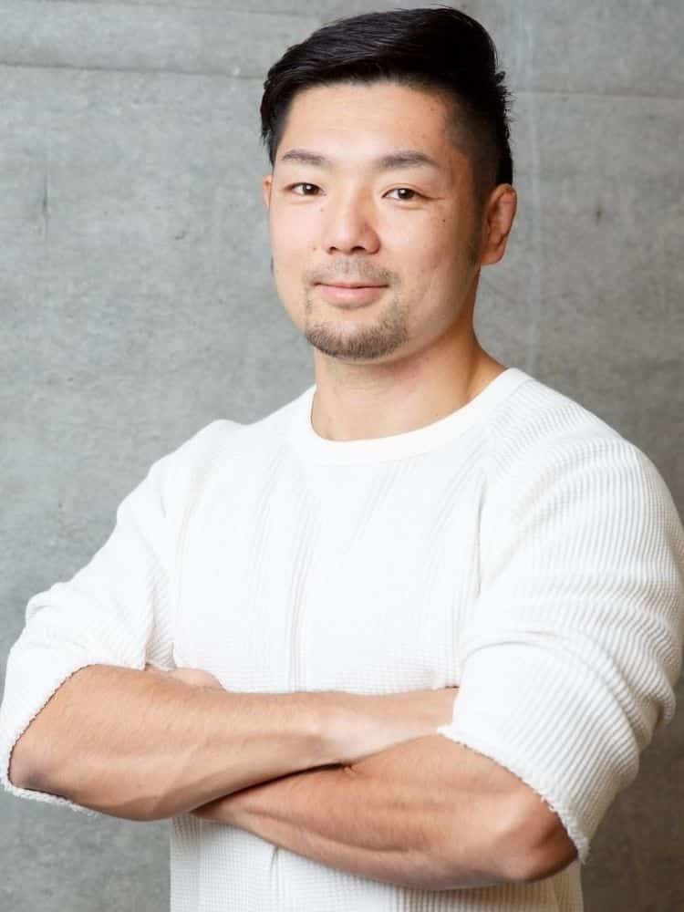 女性専門姿勢改善ボディメイクトレーナー安沢明也の写真